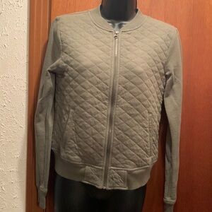 Quilted Patterned front zip sweater